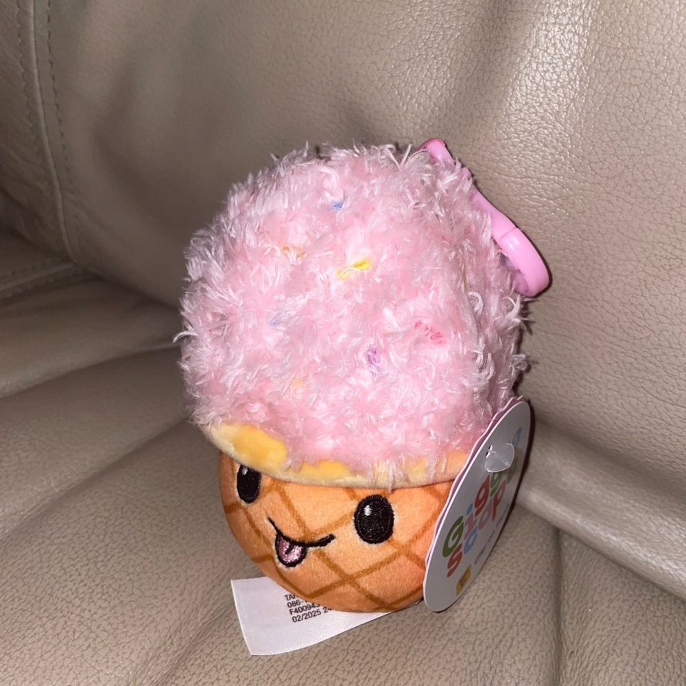 Giggle Scape Pink Ice Cream Clip-On Plush NWT Backpack Bag Charm Fun Cute Food